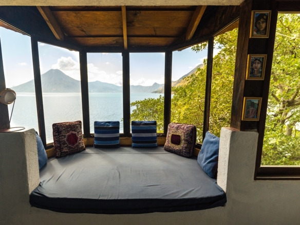 Lakefront apartment for rent with beautiful views