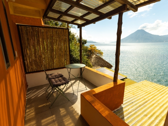 Lakefront apartment for rent with beautiful views