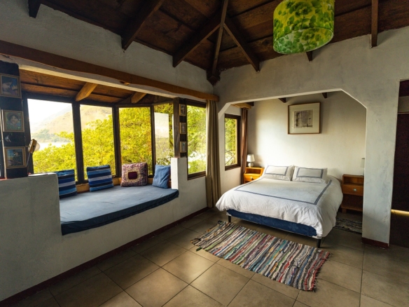 Lakefront apartment for rent with beautiful views