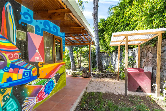 Unique cabin in down town Santa Cruz la Laguna with volcano view